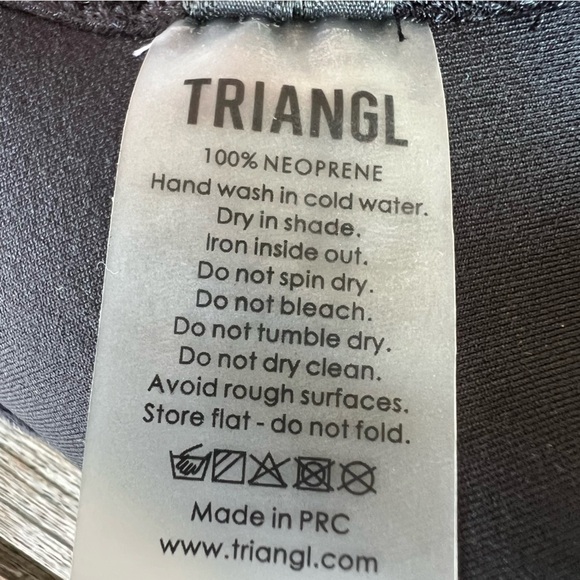 TRIANGL Black Velvet Bikini Top Women’s Size XS NWT Sexy Beach Pool Swim - Picture 6 of 6